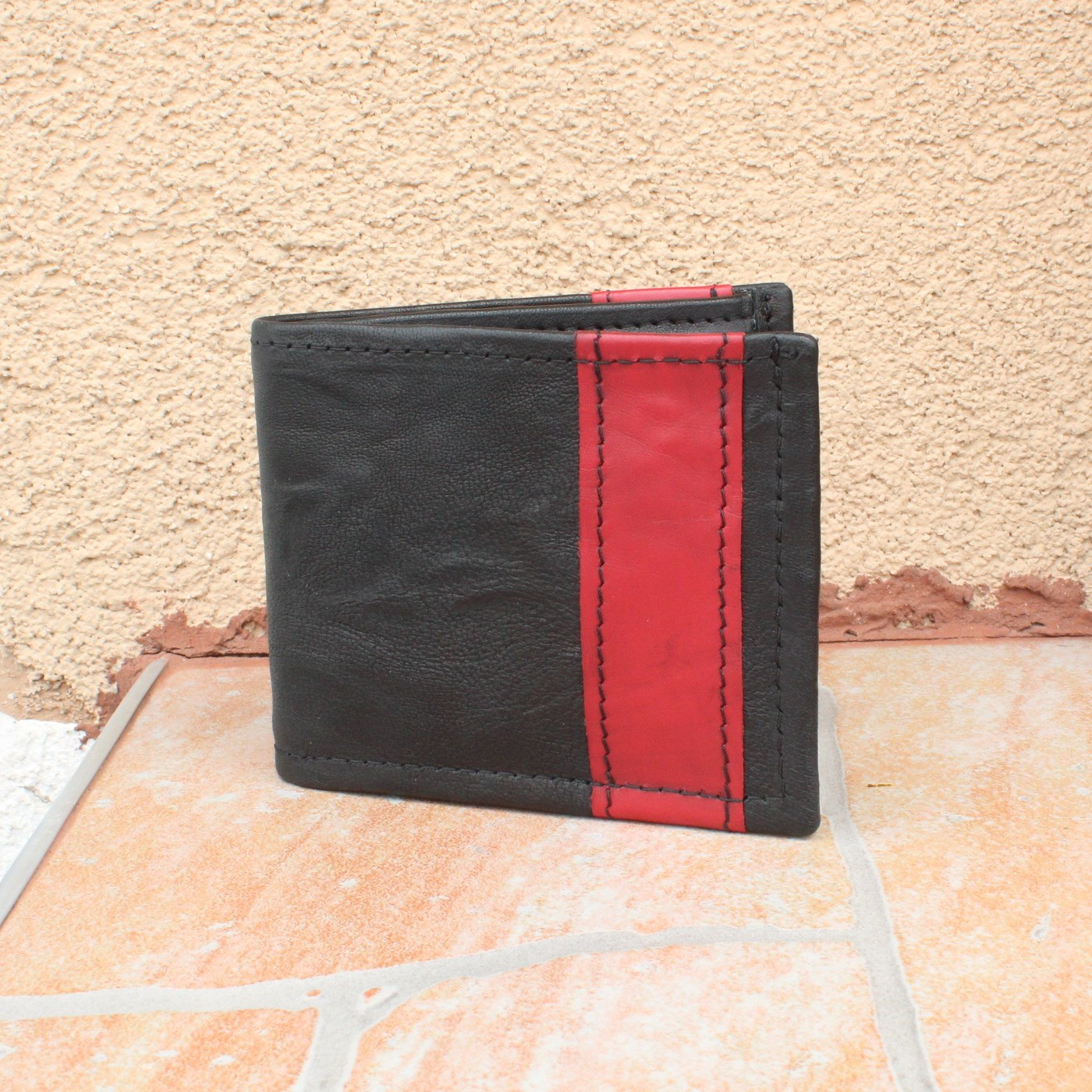 Handmade Leather Wallets: The Perfect Gift for Men