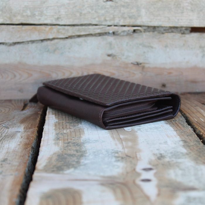 Brown Women's Leather Wallet with Snap Closure 2