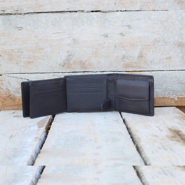 Are Trifold Wallets Out of Style?