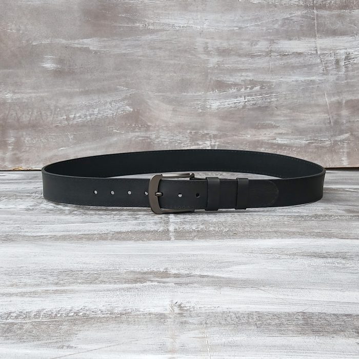Casual Men's Black Leather Belt with Decorative Edge Stitching Buckled Up